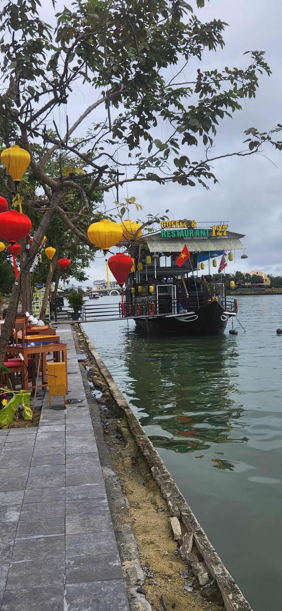 Hoi An – massage and lantern release